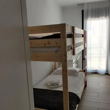 La Naval Flat Ii W Garage Apartment *
